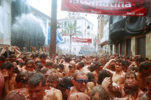 800px-Tomatina_2006